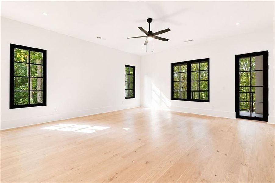 Spacious, unfurnished interior of a new home in , Alpharetta (Image 79).