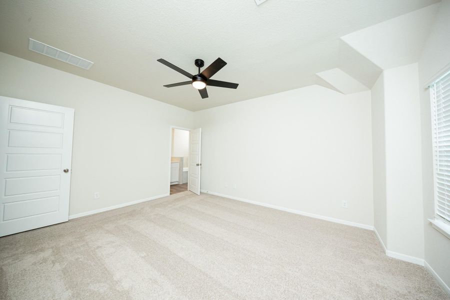 Spacious, unfurnished interior of a new home in Bammel Oaks, Houston (Image 19). Spacious, unfurnished interior of a new home in Bammel Oaks, Houston (Image 19).