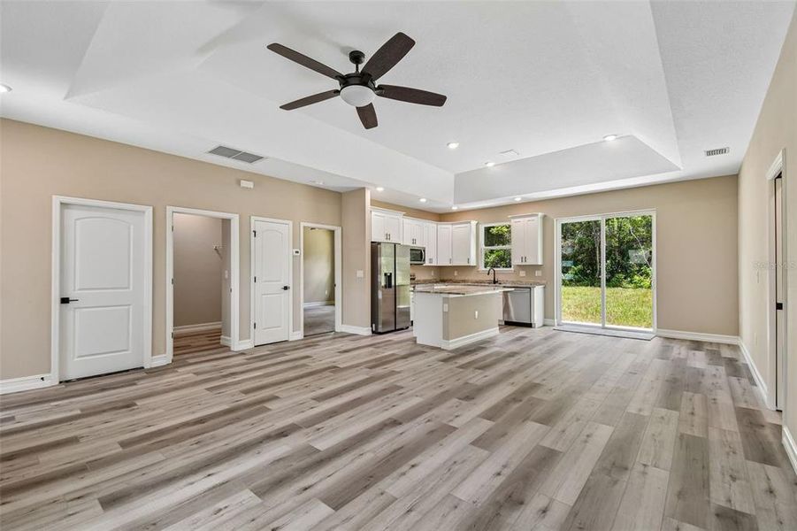 Spacious, unfurnished interior of a new home in , Deland (Image 19).