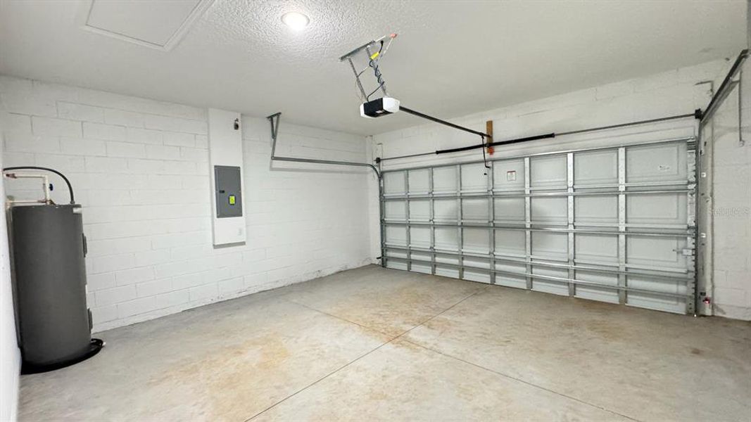 Spacious, unfurnished interior of a new home in , Citrus Springs (Image 21).