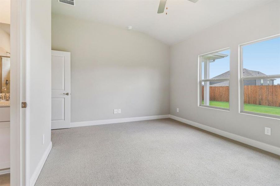 Spacious, unfurnished interior of a new home in Westmoor, Sherman (Image 23).