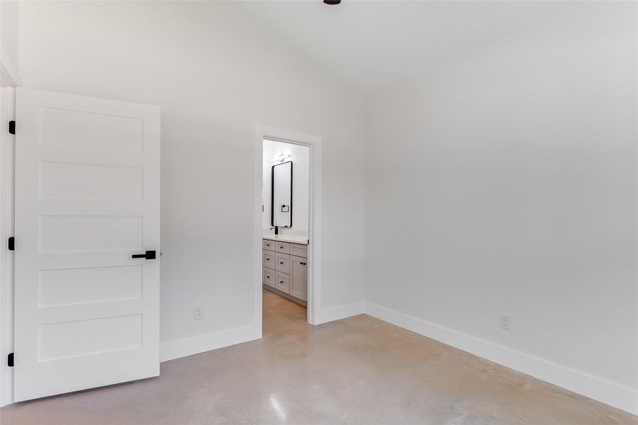 Spacious, unfurnished interior of a new home in , Marble Falls (Image 14).