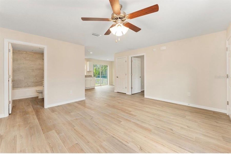 Spacious, unfurnished interior of a new home in , Dunnellon (Image 10).