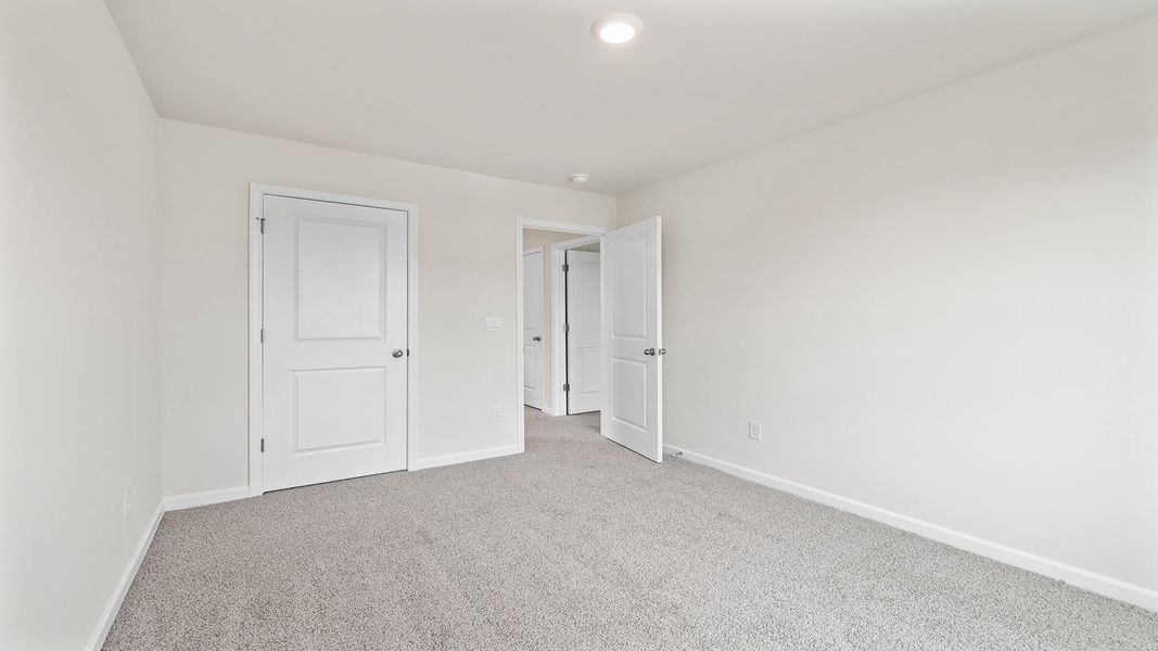 Spacious, unfurnished interior of a new home in Cloverdale Hills, Piedmont (Image 19).