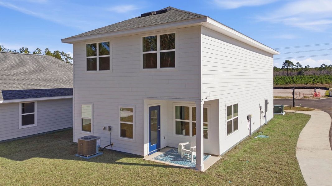 Representative exterior details of a home built from the The Monroe by D.R. Horton in Chateau Nemours, Port Saint Joe (Image 29).
