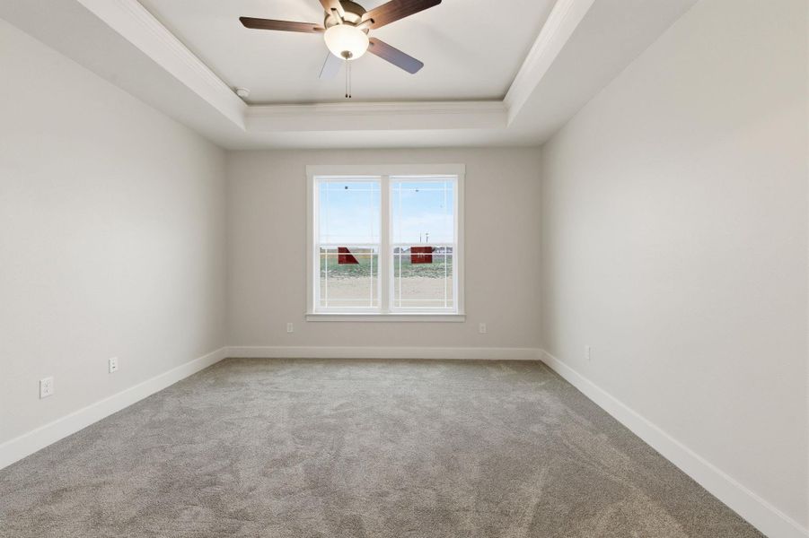 Spacious, unfurnished interior of a new home in Las Palomas Country Club Estates, La Vernia (Image 27).