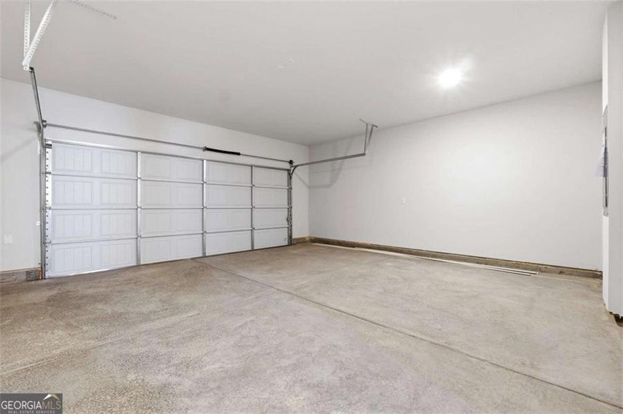 Spacious, unfurnished interior of a new home in Parkway James, Snellville (Image 19). Spacious, unfurnished interior of a new home in Parkway James, Snellville (Image 19).