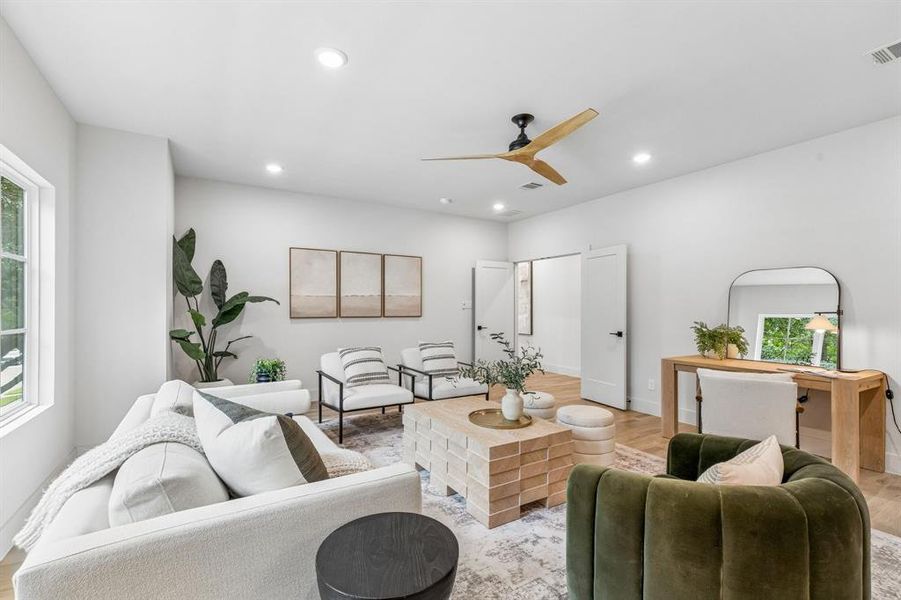Furnished interior view inside a new home in , Richardson (Image 24).