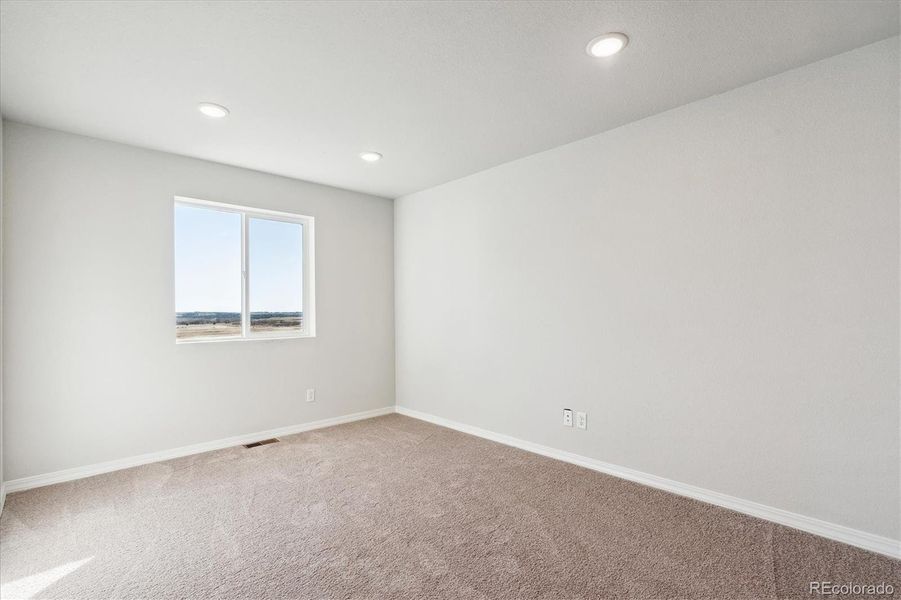 Spacious, unfurnished interior of a new home in Bradley Heights, Colorado Springs (Image 19).