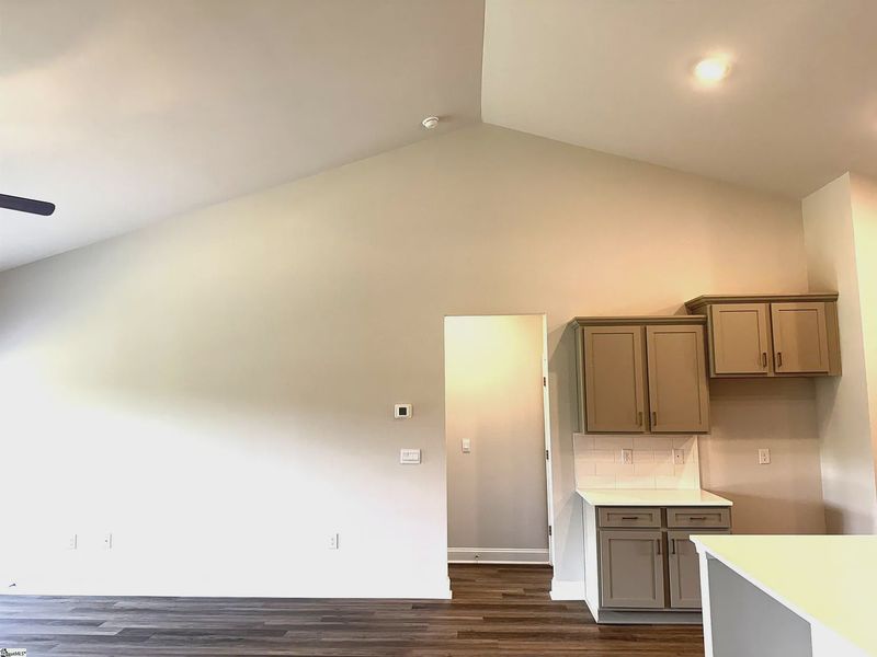 Spacious, unfurnished interior of a new home in Bracken Woods, Piedmont (Image 13).