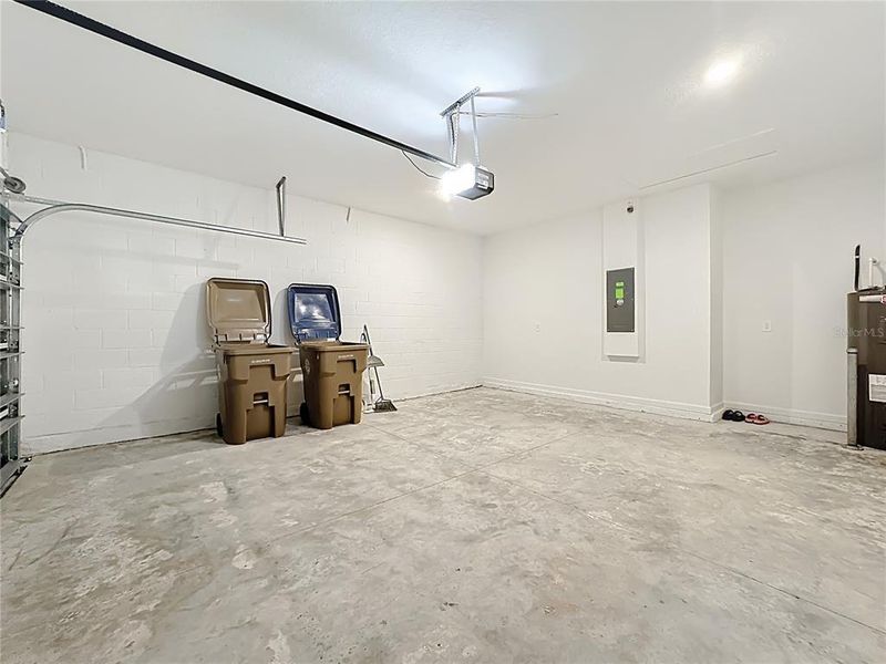 Spacious, unfurnished interior of a new home in , Kissimmee (Image 35).