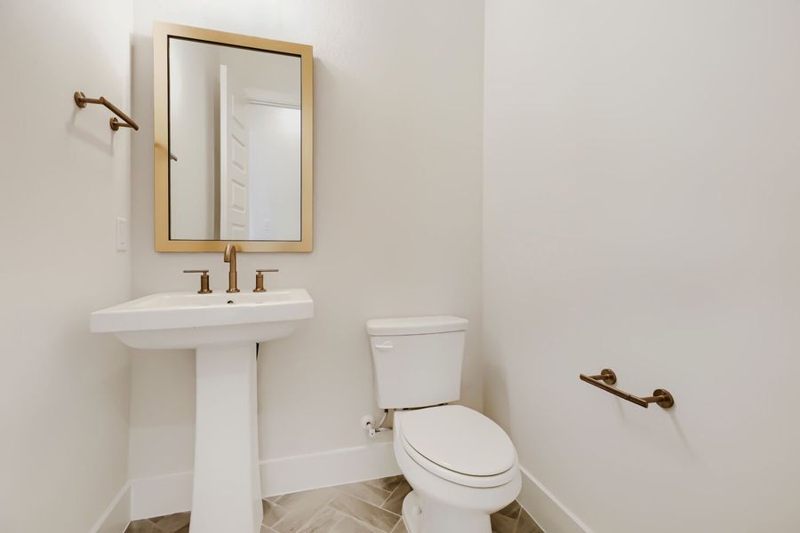 Plan 1543 Representative Photo - Powder Bath
