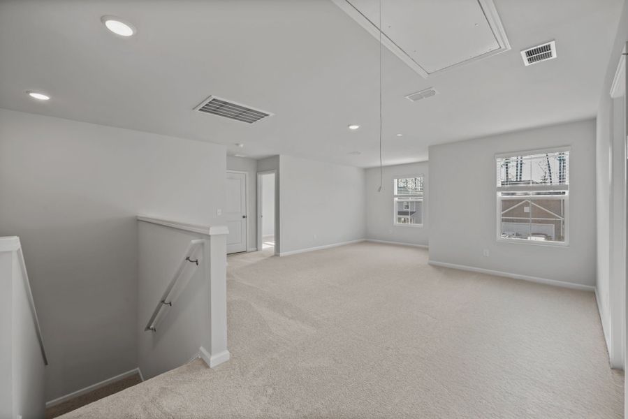 Spacious, unfurnished interior of a new home in Bradford Pointe, Summerville (Image 12).