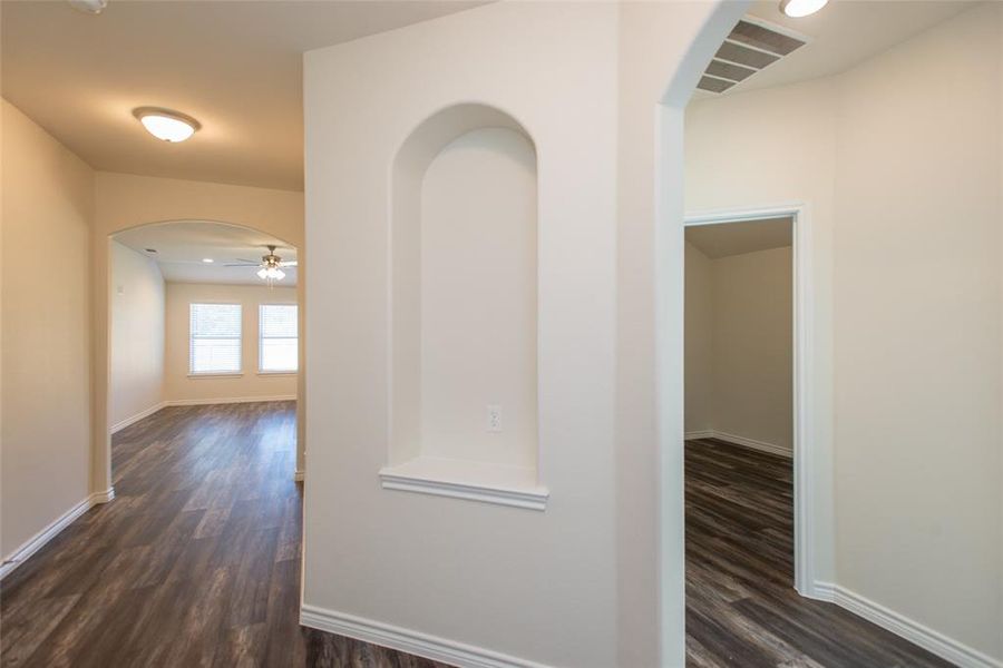 Spacious, unfurnished interior of a new home in , Gun Barrel City (Image 16).