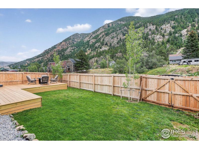 Lush back yard with beautiful mountain views. Lush back yard with beautiful mountain views.