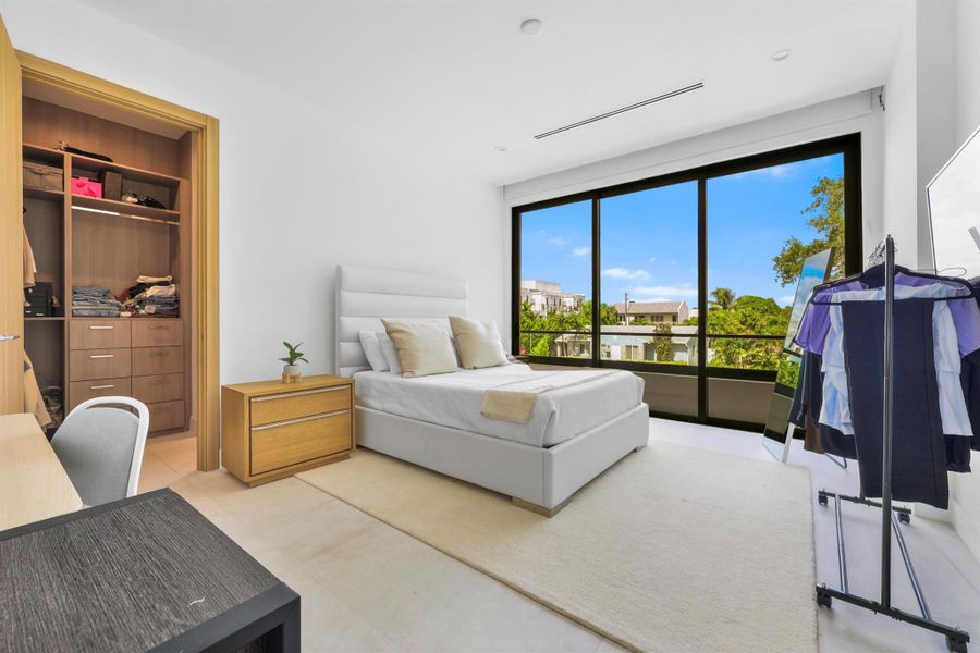Furnished interior view inside a new home in , Fort Lauderdale (Image 48).