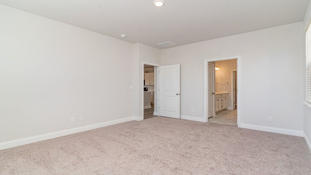 Representative unfurnished interior of a home built from the Belfort by D.R. Horton in Heron Pointe, Myrtle Beach (Image 25).