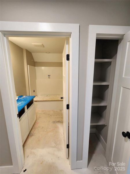 Upper level secondary bath room