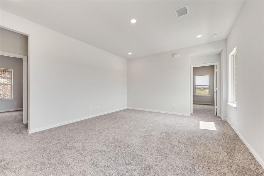 Spacious, unfurnished interior of a new home in Spiritas Ranch, Little Elm (Image 14).