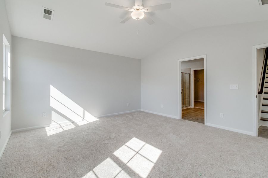 Spacious, unfurnished interior of a new home in Ellington, Elgin (Image 24).