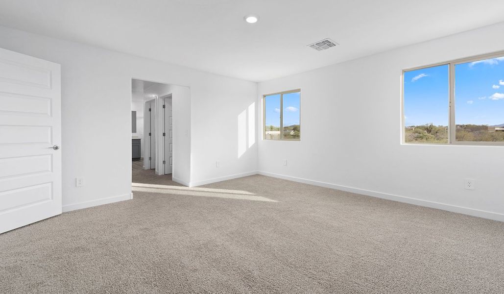 Spacious, unfurnished interior of a new home in The Oasis at Rocking K, Vail (Image 37).