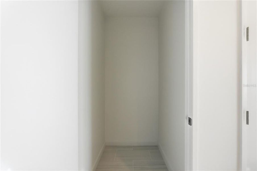 Spacious, unfurnished interior of a new home in , St. Petersburg (Image 18).