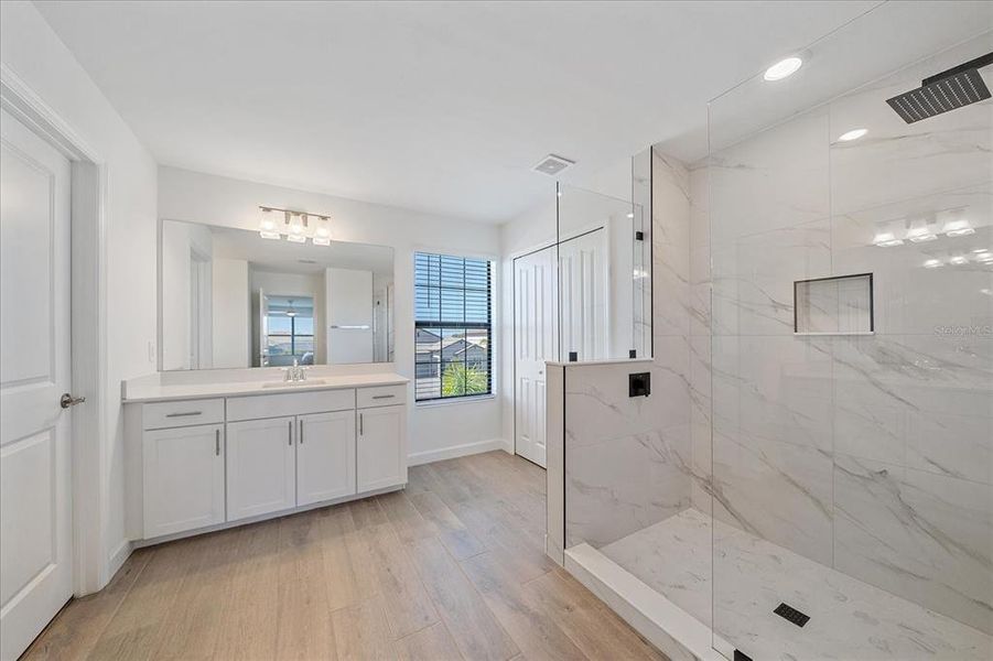 Furnished interior view inside a new home in , Bradenton (Image 15).