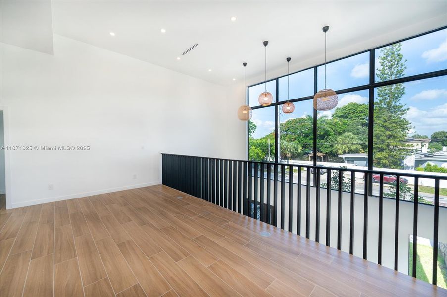 Spacious, unfurnished interior of a new home in , Fort Lauderdale (Image 18).