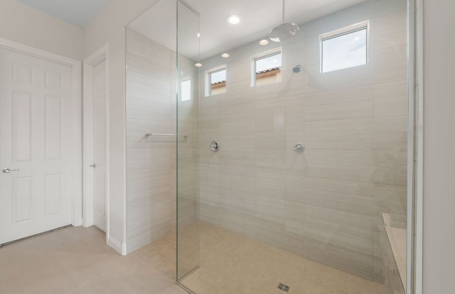 Spacious, unfurnished interior of a new home in Artisan at Asante, Surprise (Image 17).