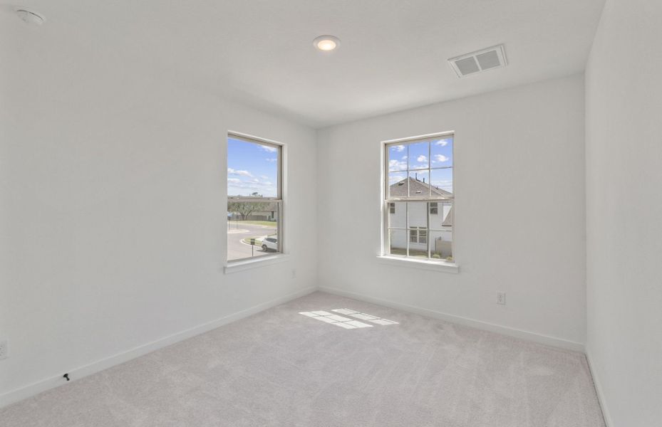 Spacious, unfurnished interior of a new home in Wolf Ranch, Georgetown (Image 39).