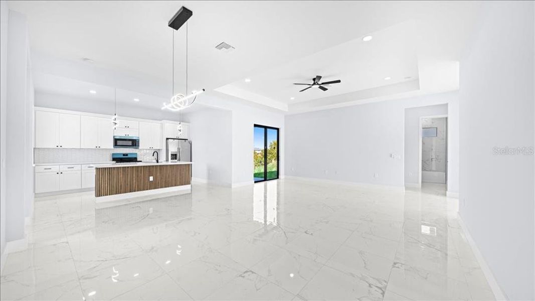 Spacious, unfurnished interior of a new home in , Cape Coral (Image 17).