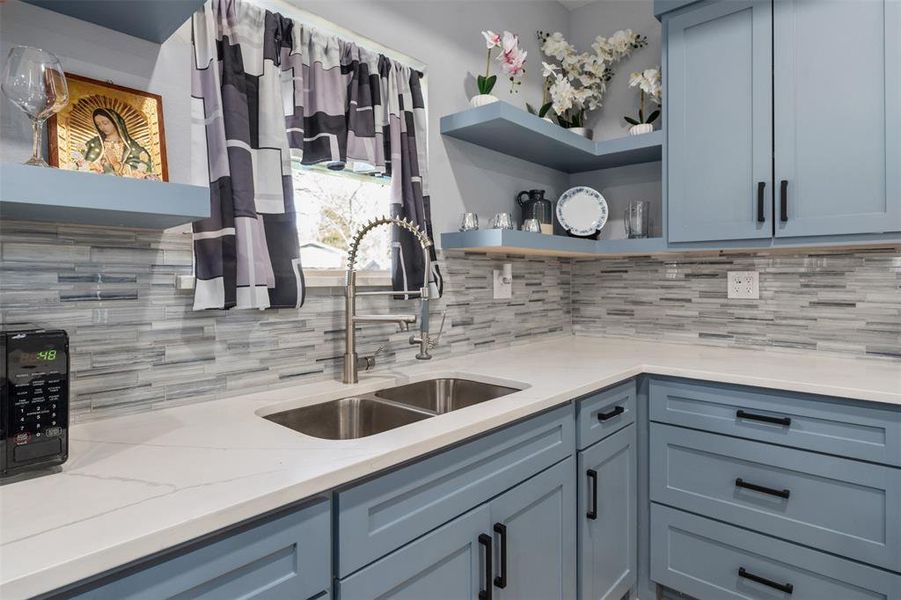 Furnished interior view inside a new home in , Malakoff (Image 18).