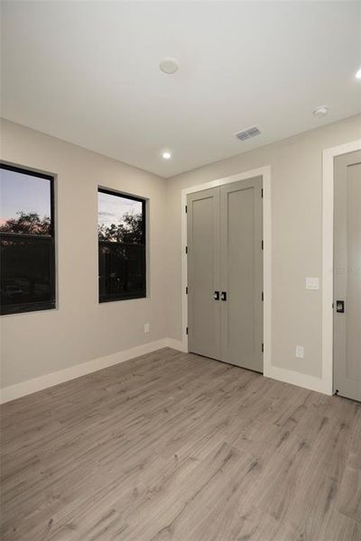 Spacious, unfurnished interior of a new home in , Tampa (Image 32).