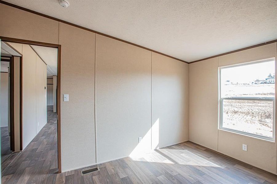 Spacious, unfurnished interior of a new home in , Springtown (Image 7).