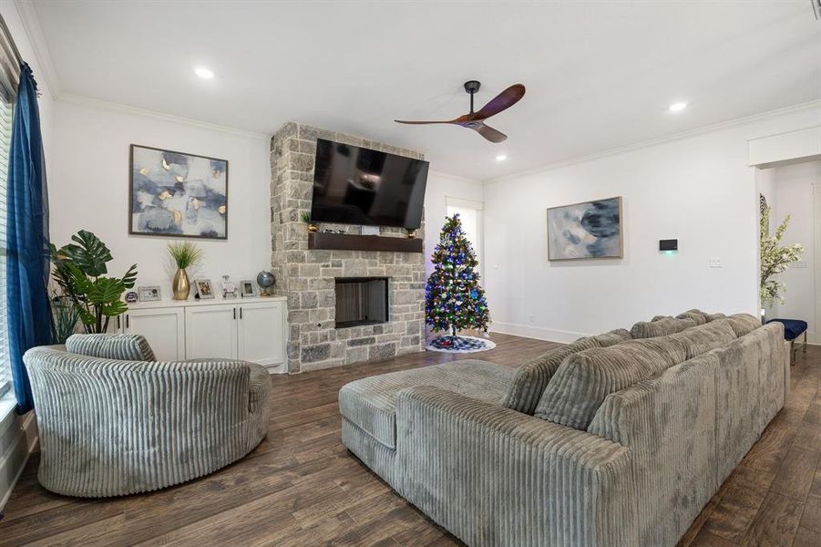Furnished interior view inside a new home in , Tyler (Image 11).