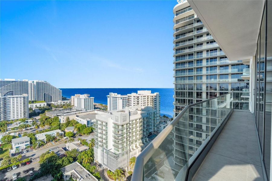 Condo located in Fort Lauderdale, FL showcasing its design and architecture (Image 16).