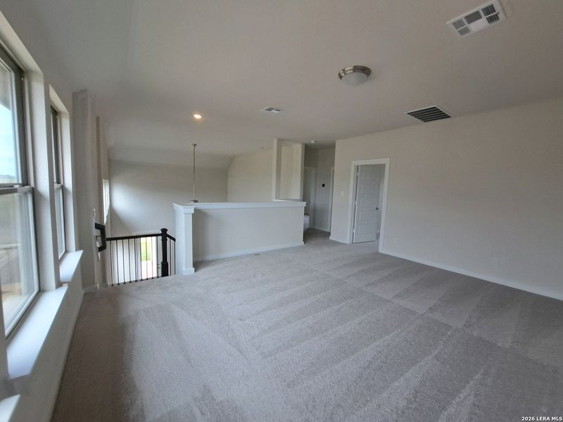 Spacious, unfurnished interior of a new home in Rhine Valley, Schertz (Image 12).
