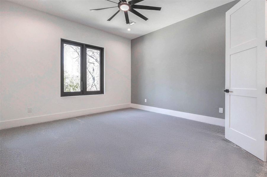 Spacious, unfurnished interior of a new home in , Houston (Image 43).