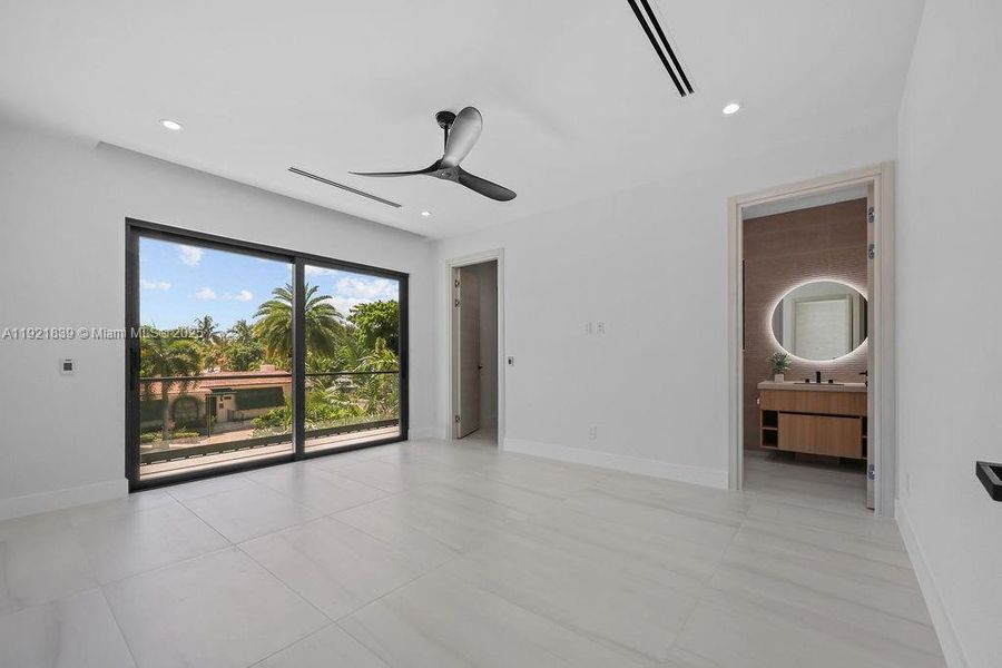 Spacious, unfurnished interior of a new home in , Fort Lauderdale (Image 62). Spacious, unfurnished interior of a new home in , Fort Lauderdale (Image 62).