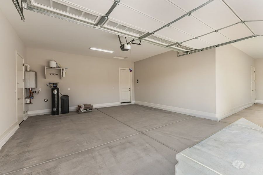 Spacious, unfurnished interior of a new home in Bellero Estates, Queen Creek (Image 28). Spacious, unfurnished interior of a new home in Bellero Estates, Queen Creek (Image 28).