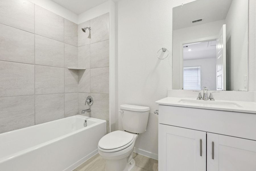 Furnished interior view inside a new home in Southwinds, Baytown (Image 18). Furnished interior view inside a new home in Southwinds, Baytown (Image 18).