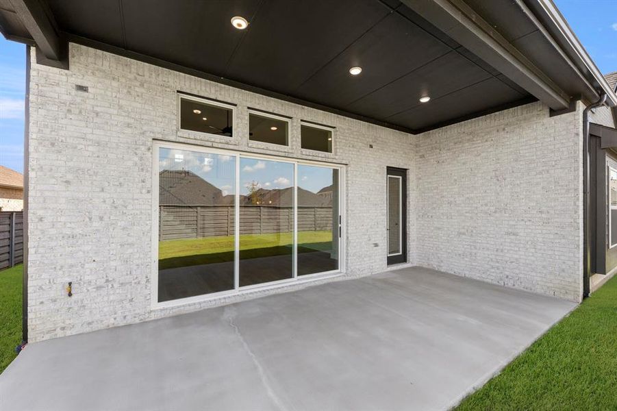 25. 7257 Ladybug - Patio