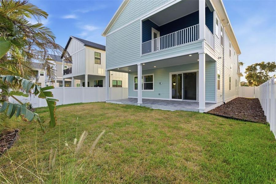 Exterior details and patio area of a home in , St. Petersburg (Image 31).