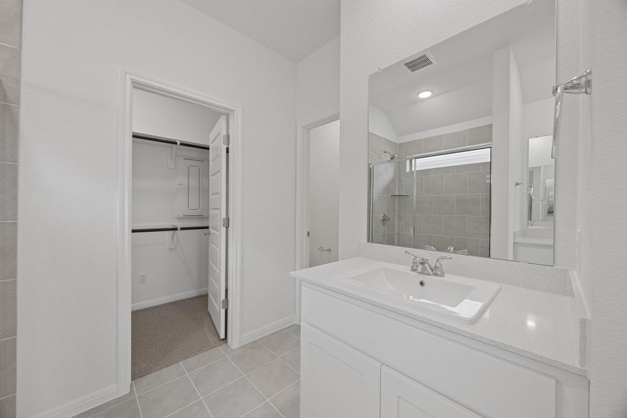 Furnished interior view inside a new home in Trinity Ranch, Elgin (Image 10).