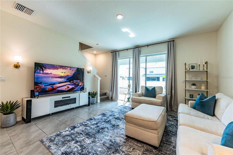 Furnished interior view inside a new home in , Plant City (Image 11).