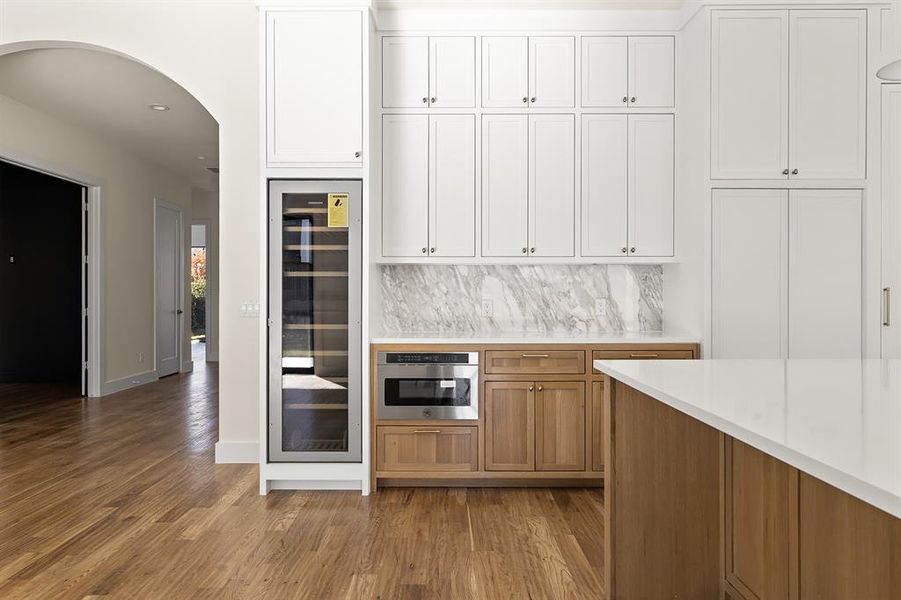 Furnished interior view inside a new home in , Dallas (Image 14).