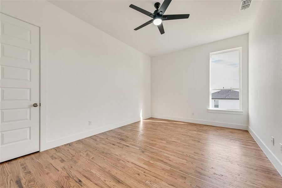 Spacious, unfurnished interior of a new home in , Dallas (Image 35).