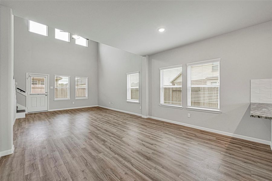 Spacious, unfurnished interior of a new home in Rollingbrook Estates, Baytown (Image 18).