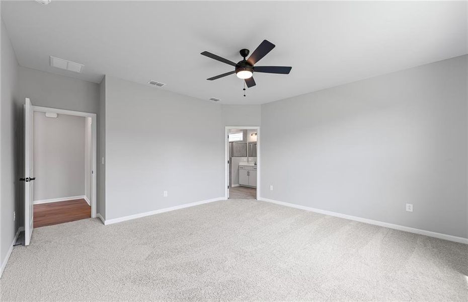 Spacious, unfurnished interior of a new home in Sun City Peachtree, Griffin (Image 10).