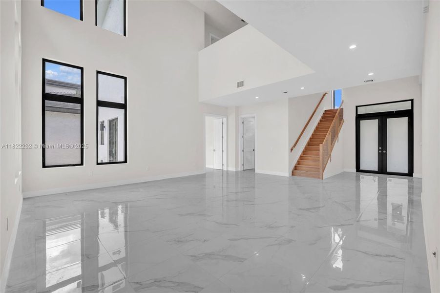 Spacious, unfurnished interior of a new home in , Hollywood (Image 23).